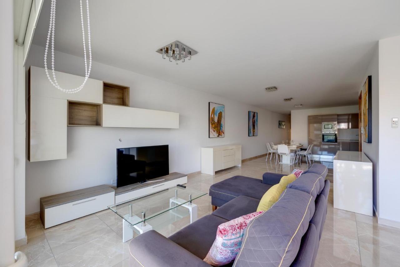 Marvellous 3Br Apartment In Central St Julians سانت جوليان المظهر الخارجي الصورة