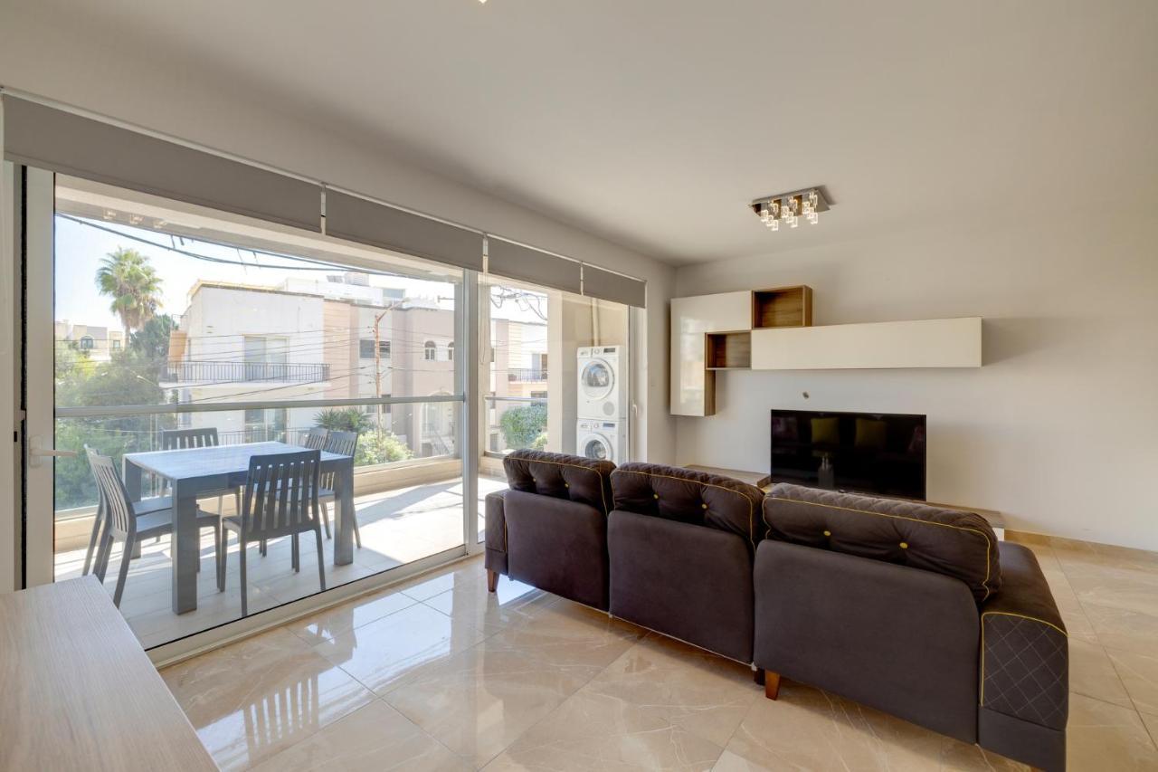 Marvellous 3Br Apartment In Central St Julians سانت جوليان المظهر الخارجي الصورة