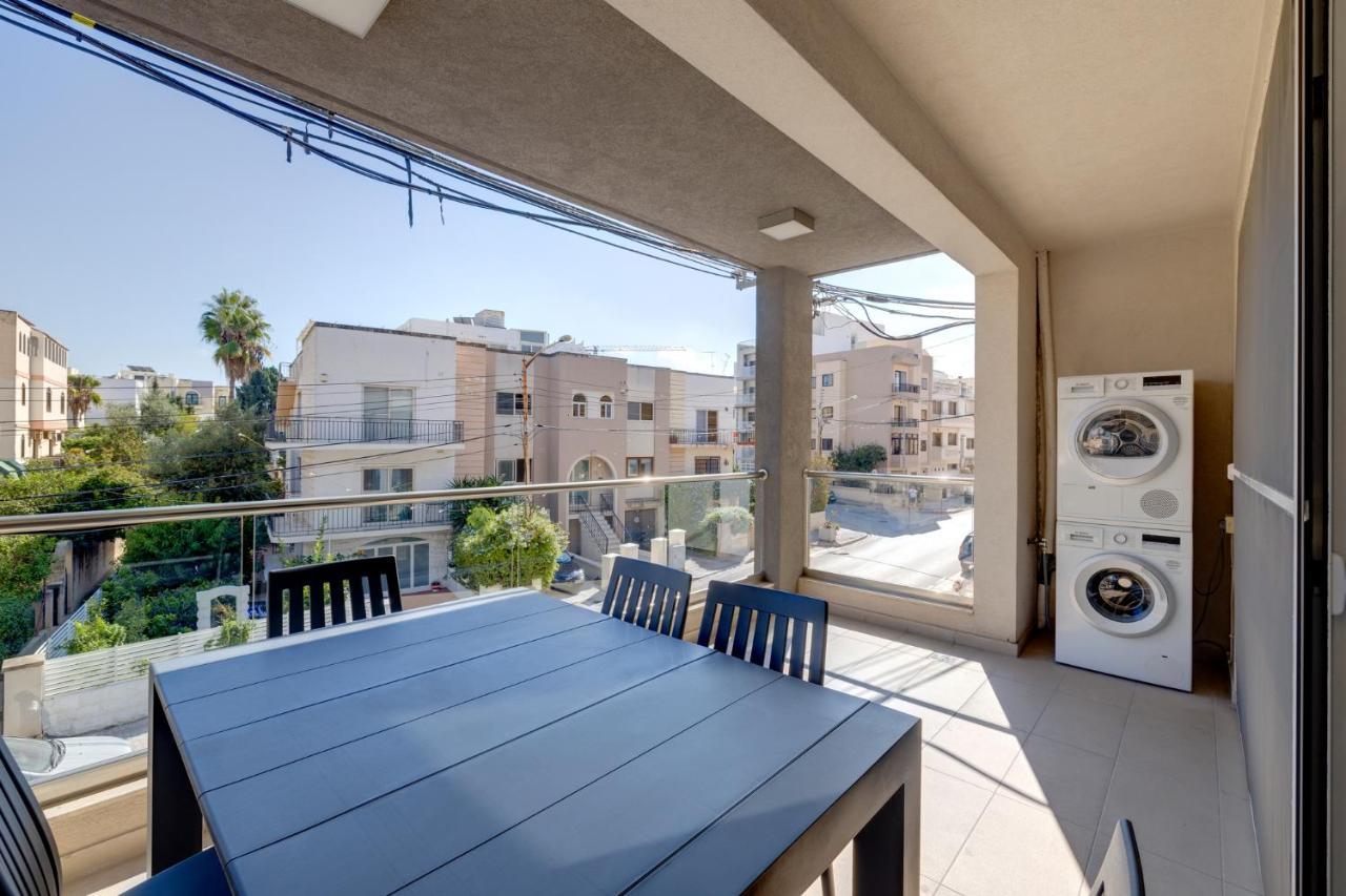 Marvellous 3Br Apartment In Central St Julians سانت جوليان المظهر الخارجي الصورة