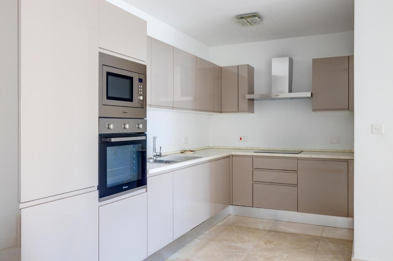 Marvellous 3Br Apartment In Central St Julians سانت جوليان المظهر الخارجي الصورة