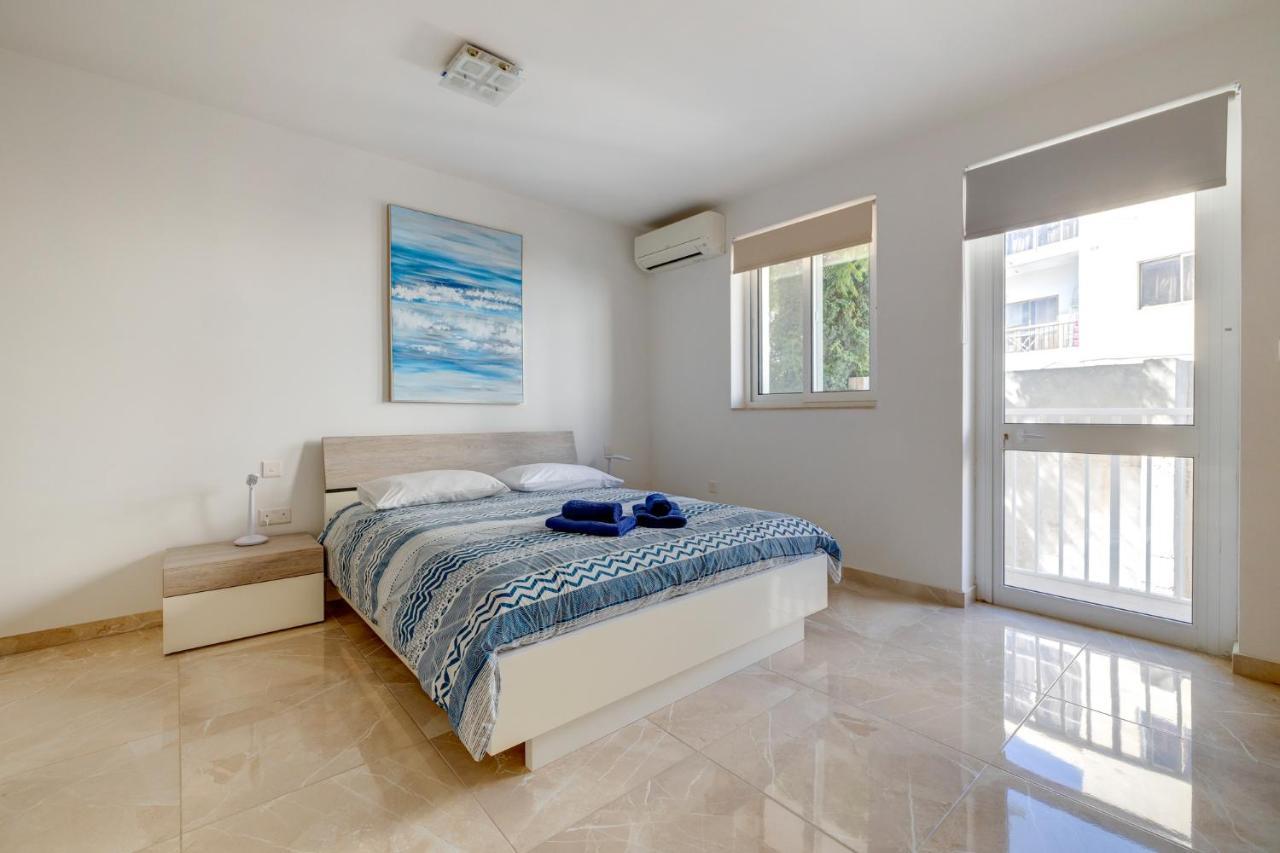 Marvellous 3Br Apartment In Central St Julians سانت جوليان المظهر الخارجي الصورة