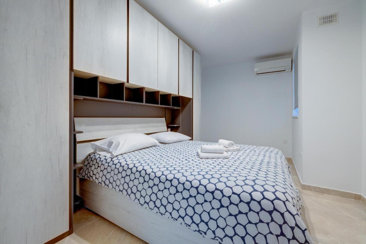 Marvellous 3Br Apartment In Central St Julians سانت جوليان المظهر الخارجي الصورة