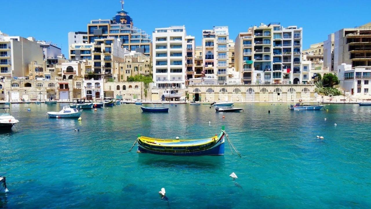Marvellous 3Br Apartment In Central St Julians سانت جوليان المظهر الخارجي الصورة